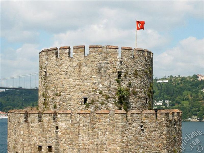 Bebek sahilinde bulunan, Fatih Sultan Mehmet`in stanbul`u fethetmeden nce yaptrd Rumeli Hisarndan bir grn.
