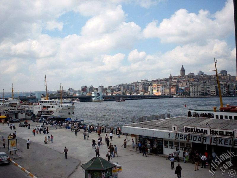 stanbul Eminn`de st geitten iskeleler, Eminn Meydan, Yeni Galata Kprs ve Galata Kulesi`ne bak.
