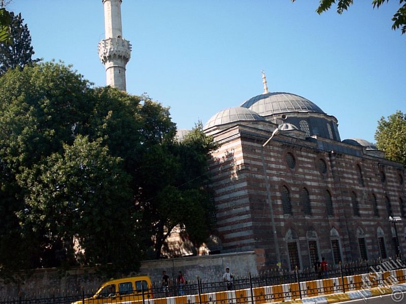 stanbul Beikta sahilinde Sinan Paa camisi.
