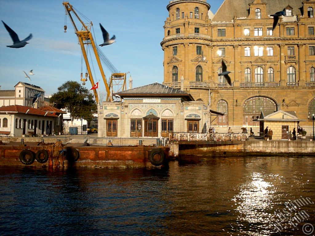 Denizden Haydarpaa iskelesi ve tren garna bak.
