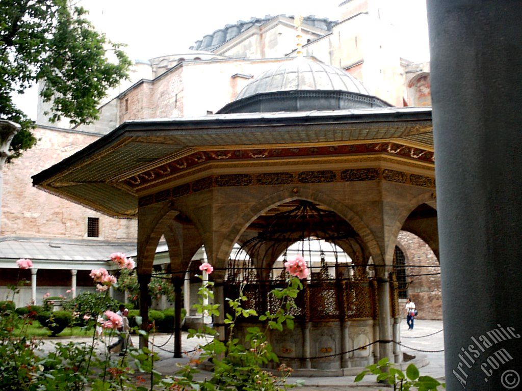 stanbul Sultanahmet`te Ayasofya Camisi.
