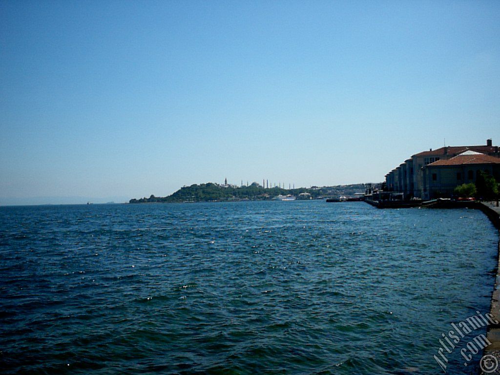 stanbul Kabata sahilinde Fndkl Park`ndan, Sarayburnu srtlar, Topkap Saray, Ayasofya Camisi ve Sultan Ahmet Camisi`ne doru bak.
