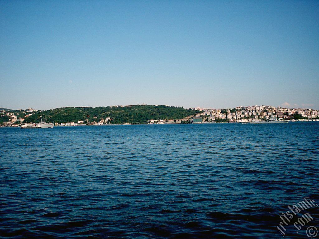 stanbul Beikta sahilinde bir parktan skdar sahiline bak.
